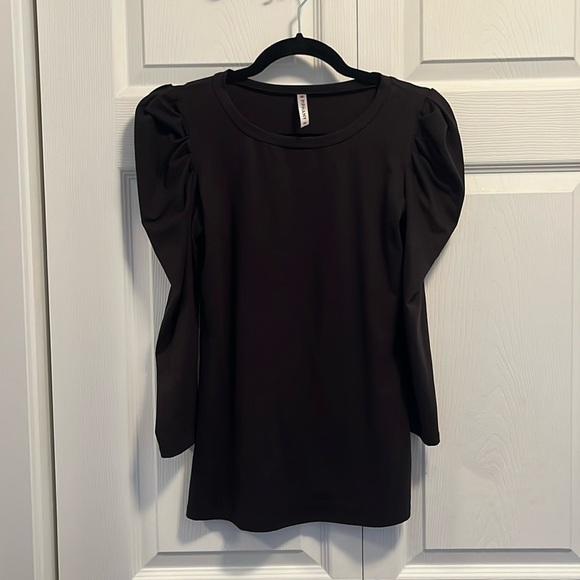 Black stretchy t-shirt material top with puff sleeves - Picture 1 of 4